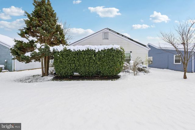 4 HARROGATE LA, Manchester, NJ 08759