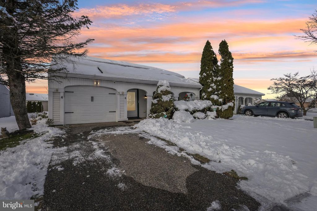 4 HARROGATE LA, Manchester, NJ 08759