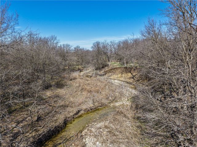232 Hcr 2302, Abbott, TX 76621