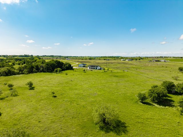 232 Hcr 2302, Abbott, TX 76621
