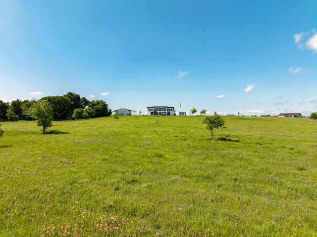 232 Hcr 2302, Abbott, TX 76621