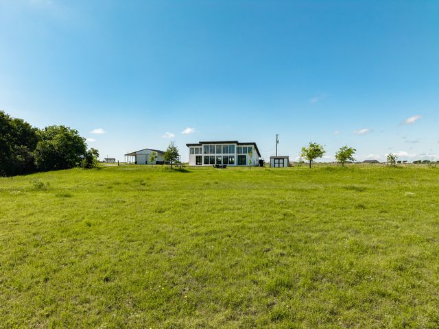 232 Hcr 2302, Abbott, TX 76621