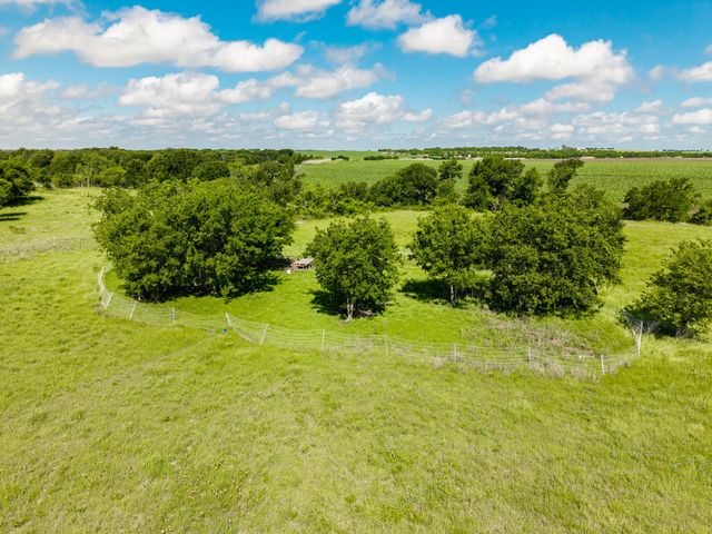 232 Hcr 2302, Abbott, TX 76621