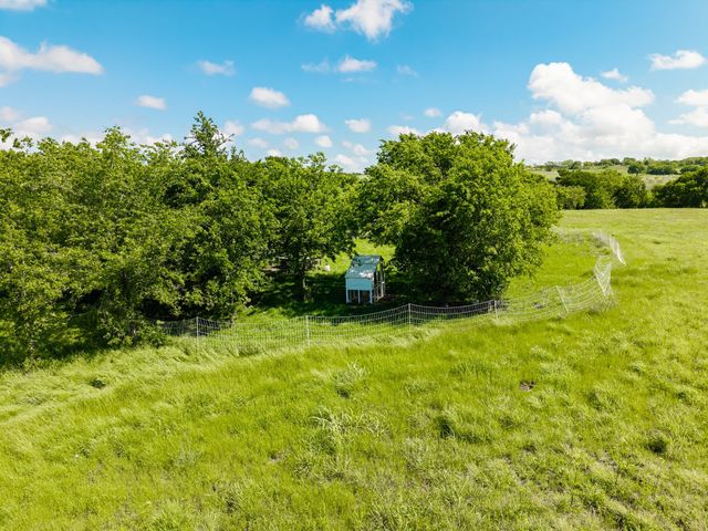 232 Hcr 2302, Abbott, TX 76621