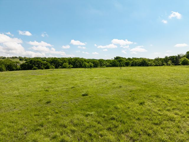 232 Hcr 2302, Abbott, TX 76621