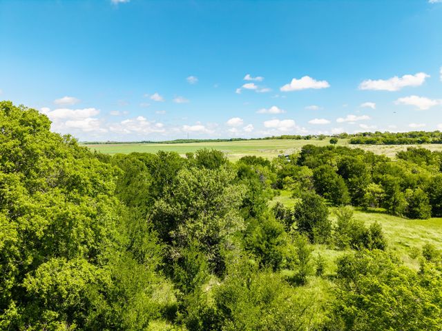 232 Hcr 2302, Abbott, TX 76621