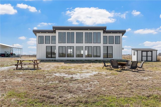 232 Hcr 2302, Abbott, TX 76621