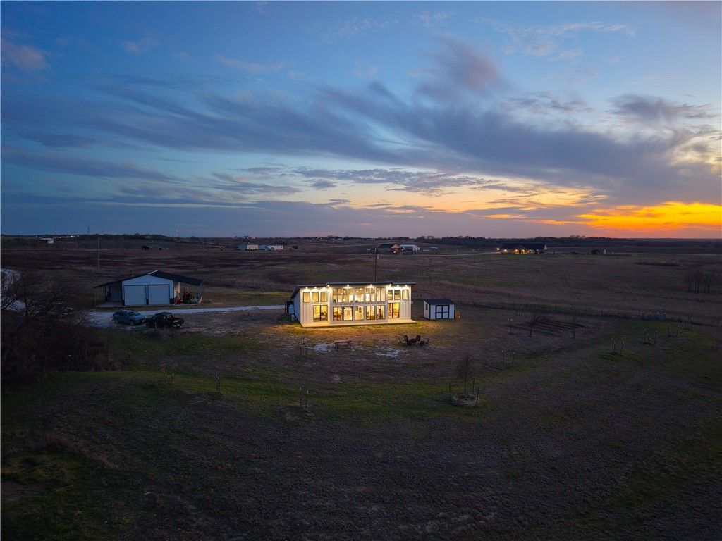 232 Hcr 2302, Abbott, TX 76621