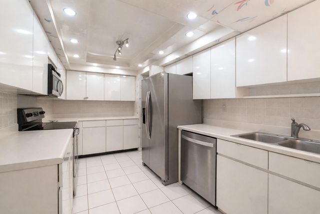 1155 Hillsboro Mile 502, Hillsboro Beach, FL 33062