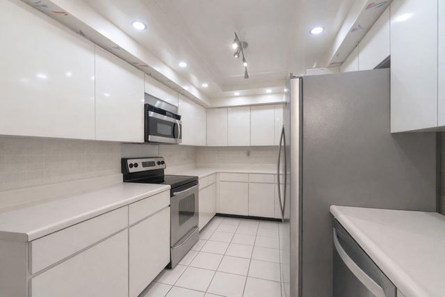 1155 Hillsboro Mile 502, Hillsboro Beach, FL 33062