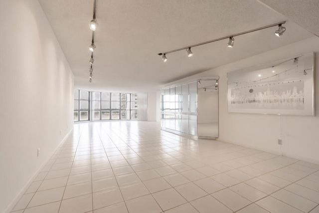 1155 Hillsboro Mile 502, Hillsboro Beach, FL 33062