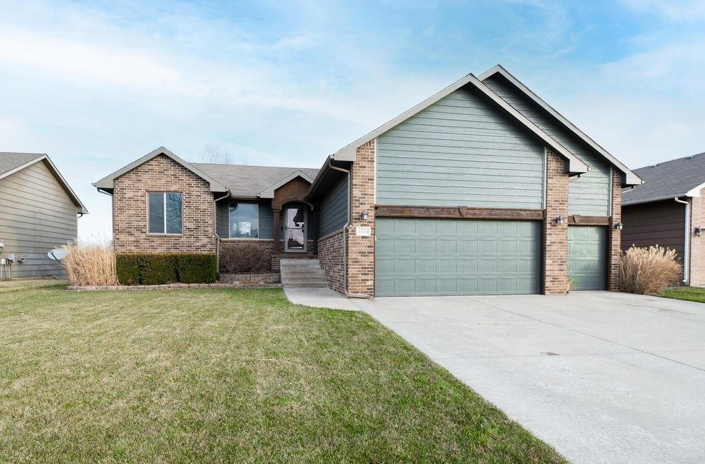 14214 W Willoughby Cir, Wichita, KS 67235