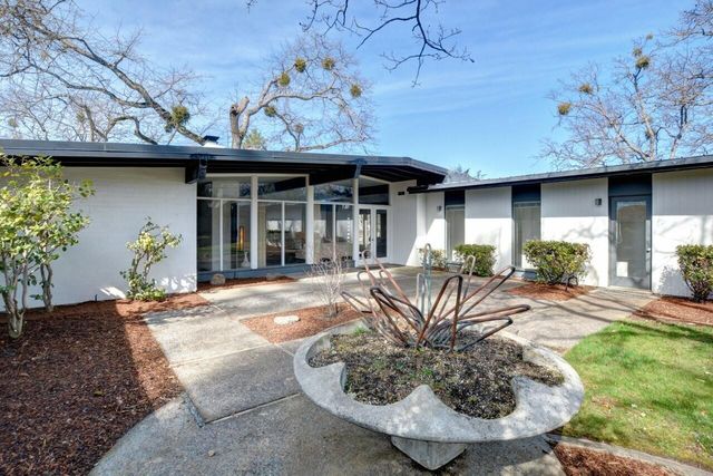 211 S Groveland Avenue, Medford, OR 97504