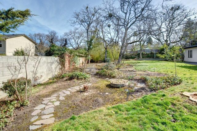 211 S Groveland Avenue, Medford, OR 97504