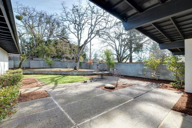 211 S Groveland Avenue, Medford, OR 97504