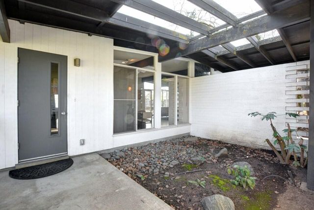 211 S Groveland Avenue, Medford, OR 97504