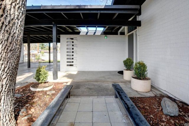 211 S Groveland Avenue, Medford, OR 97504