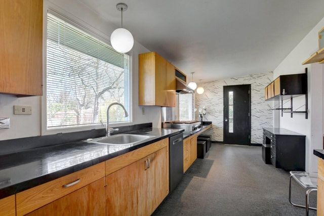 211 S Groveland Avenue, Medford, OR 97504