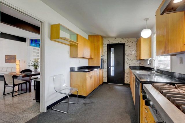 211 S Groveland Avenue, Medford, OR 97504