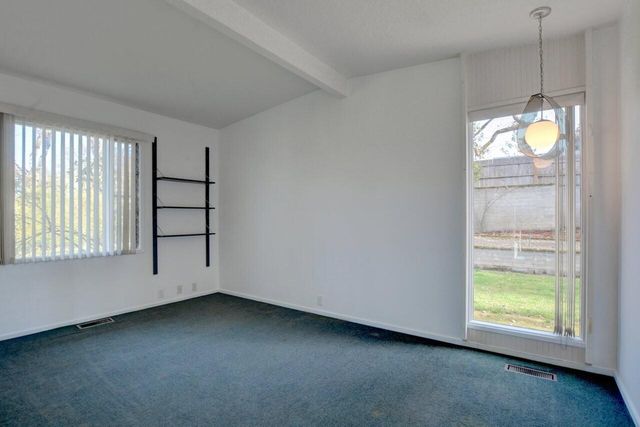 211 S Groveland Avenue, Medford, OR 97504