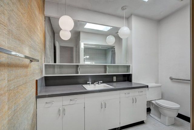 211 S Groveland Avenue, Medford, OR 97504