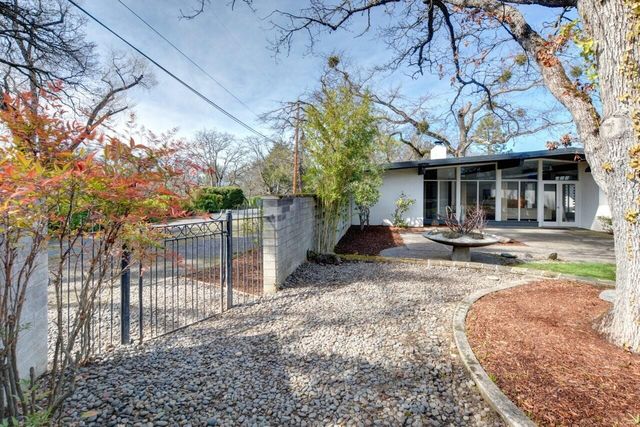 211 S Groveland Avenue, Medford, OR 97504