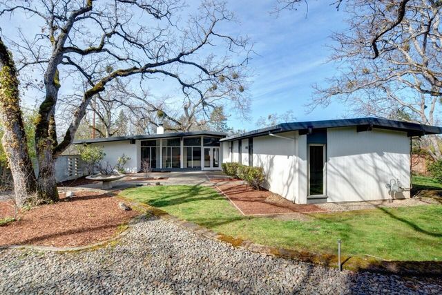 211 S Groveland Avenue, Medford, OR 97504