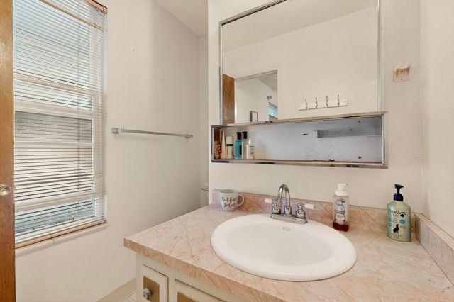 6912 Shoshone Road NE, Albuquerque, NM 87110