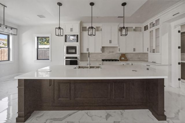 2430 Interlaken Ct, Lodi, CA 95242