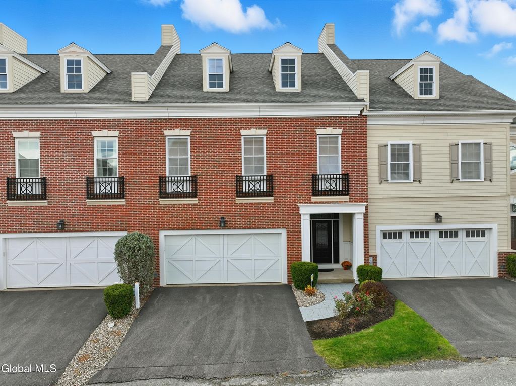 62 Cambridge Way, Colonie, NY 12110