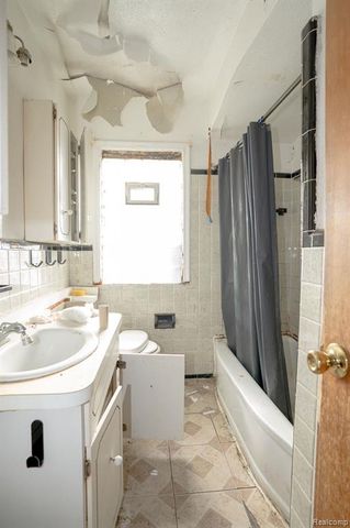 15726 Hubbell Street, Detroit, MI 48227