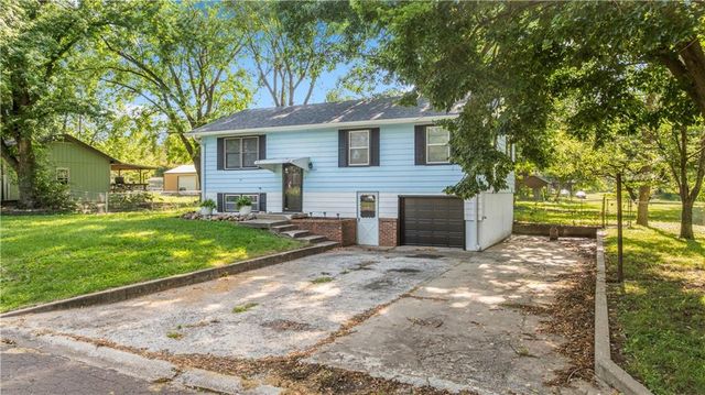 1205 S 9th Street, Clinton, MO 64735