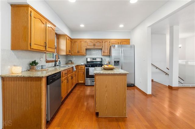 1205 S 9th Street, Clinton, MO 64735