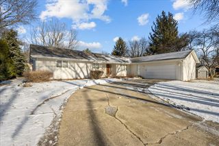 36 Winthrop New Road, Sugar Grove, IL 60554