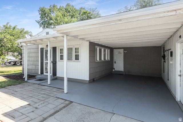6915 S BROOKHILL DR, Cottonwood Heights, UT 84121