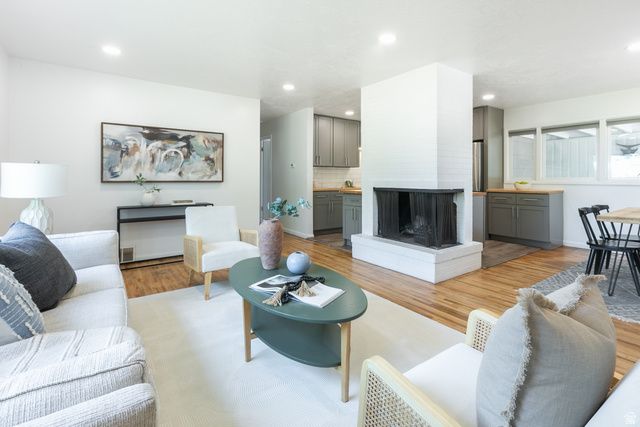 6915 S BROOKHILL DR, Cottonwood Heights, UT 84121