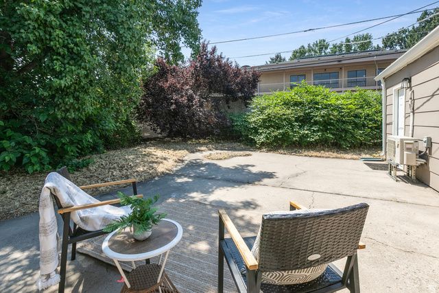 6915 S BROOKHILL DR, Cottonwood Heights, UT 84121