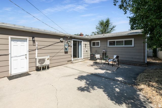 6915 S BROOKHILL DR, Cottonwood Heights, UT 84121