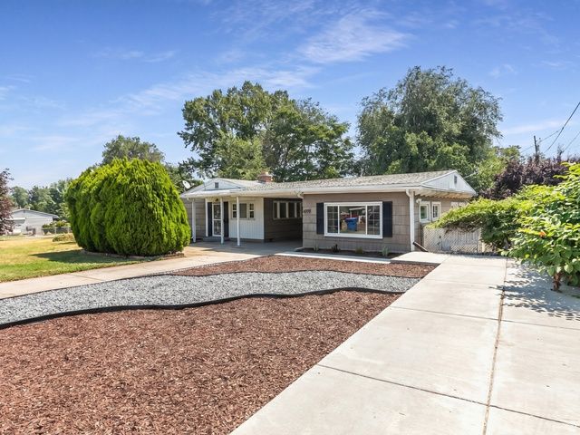 6915 S BROOKHILL DR, Cottonwood Heights, UT 84121