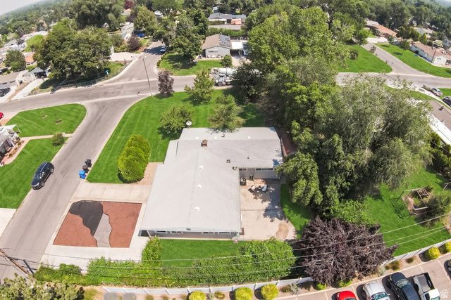 6915 S BROOKHILL DR, Cottonwood Heights, UT 84121