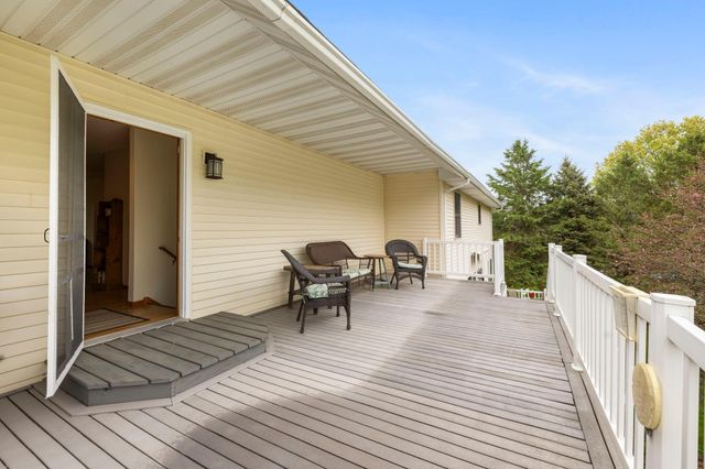 31789 Lakeway Drive NE, Cambridge, MN 55008