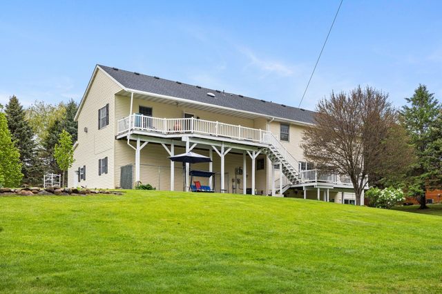 31789 Lakeway Drive NE, Cambridge, MN 55008