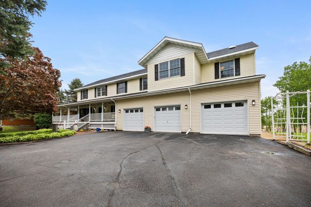 31789 Lakeway Drive NE, Cambridge, MN 55008