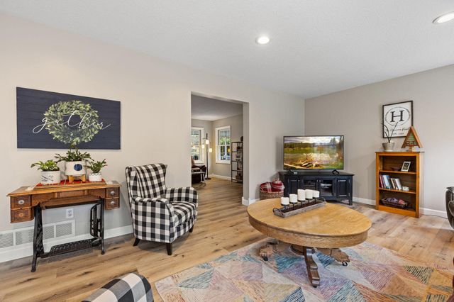 31789 Lakeway Drive NE, Cambridge, MN 55008