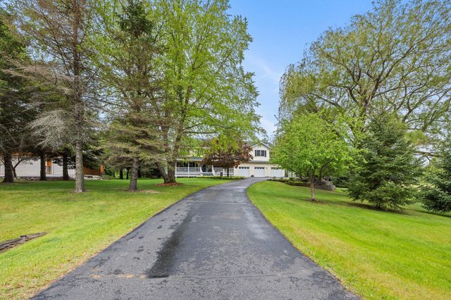 31789 Lakeway Drive NE, Cambridge, MN 55008