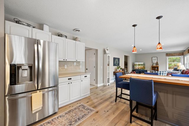 31789 Lakeway Drive NE, Cambridge, MN 55008