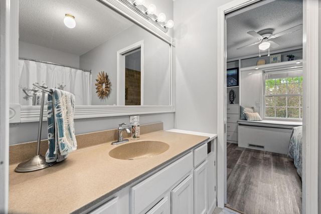 31789 Lakeway Drive NE, Cambridge, MN 55008