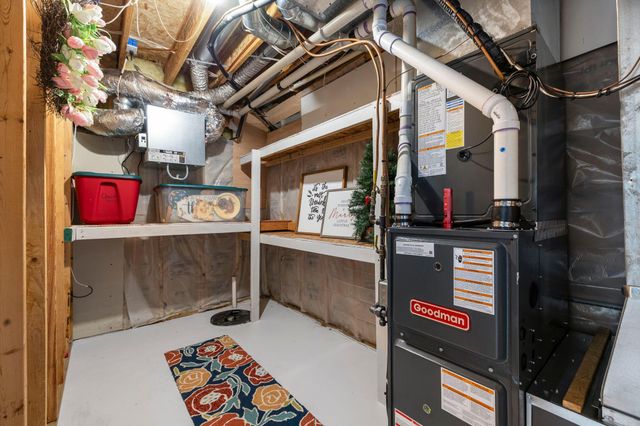31789 Lakeway Drive NE, Cambridge, MN 55008