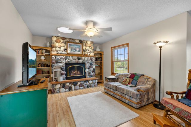 31789 Lakeway Drive NE, Cambridge, MN 55008