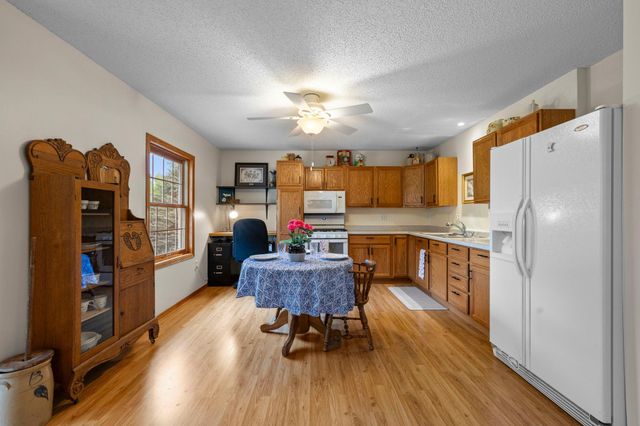31789 Lakeway Drive NE, Cambridge, MN 55008